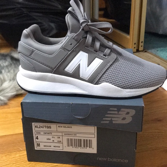 Shoes - New balance sneakers never worn comes with box